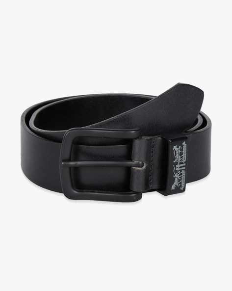 belt with black buckle