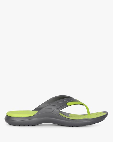 crocs thong style flip flops