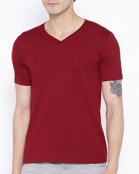 burgundy v neck t shirt