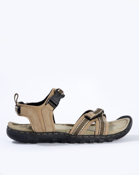 ajio woodland sandals