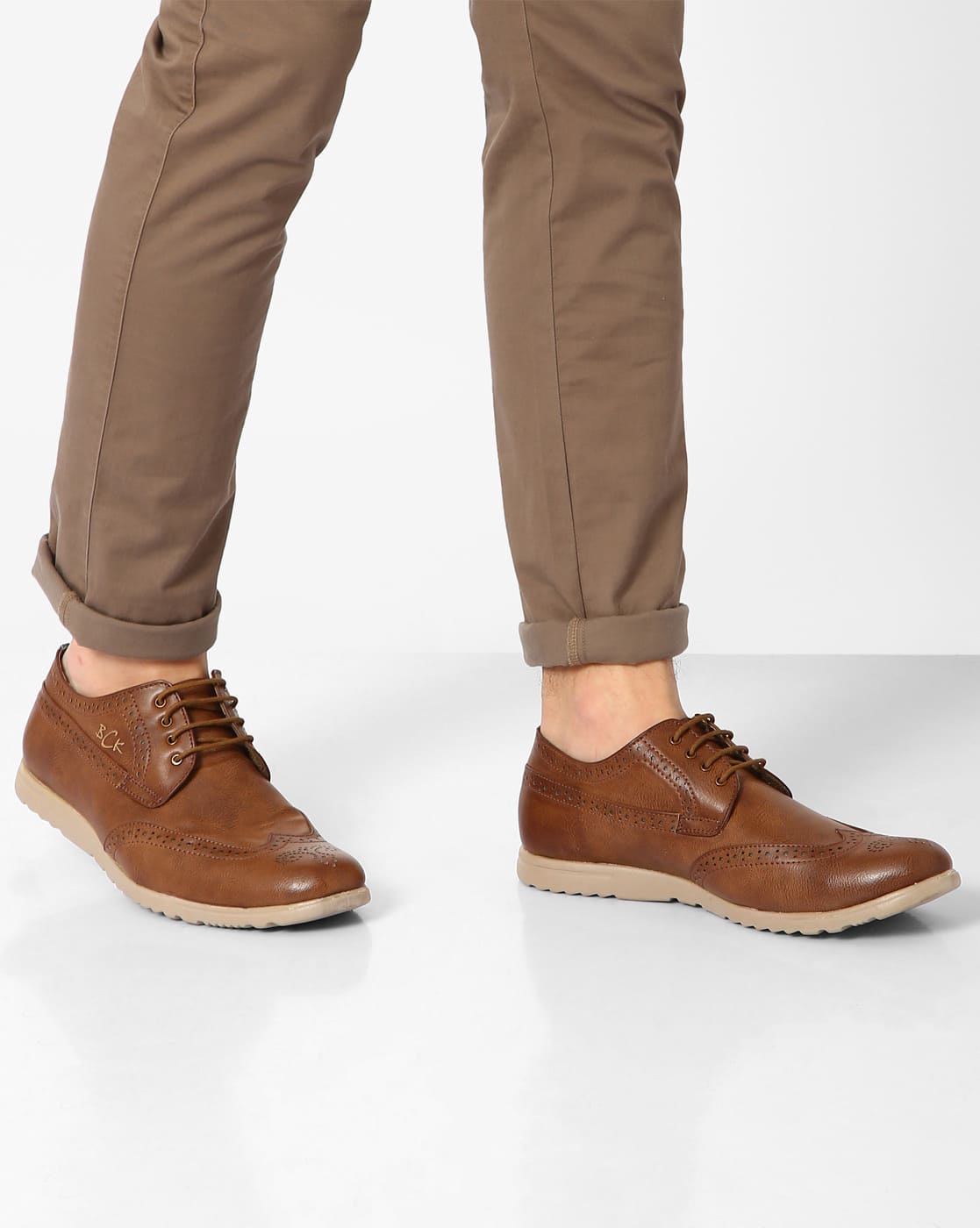 casual brown oxford shoes
