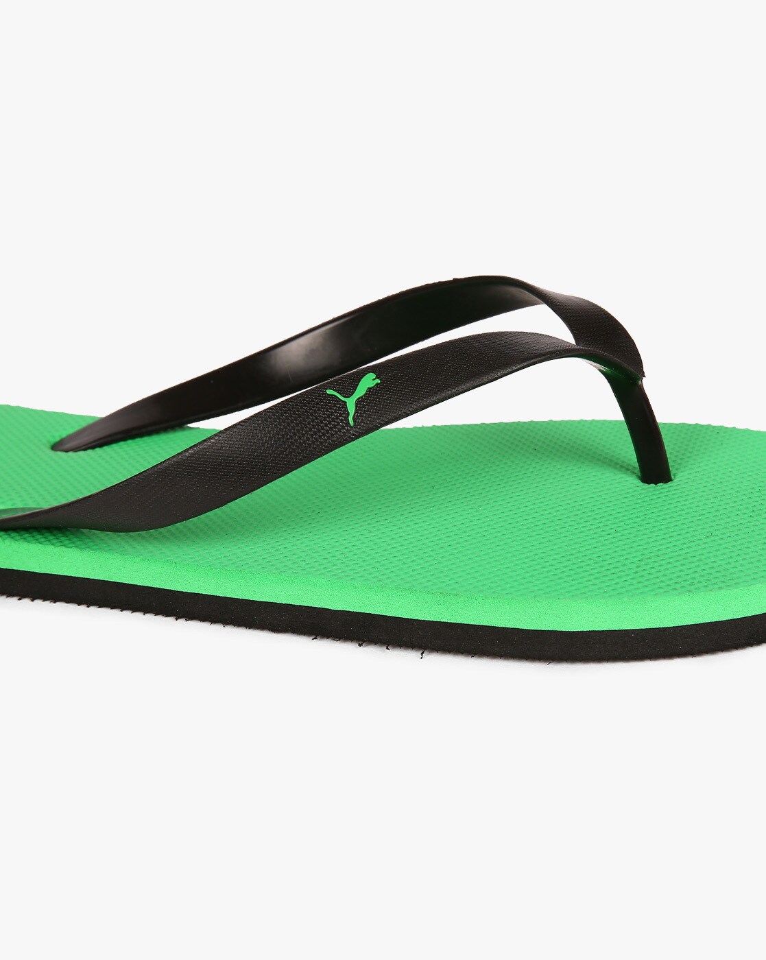 Puma black and on sale green flip flops