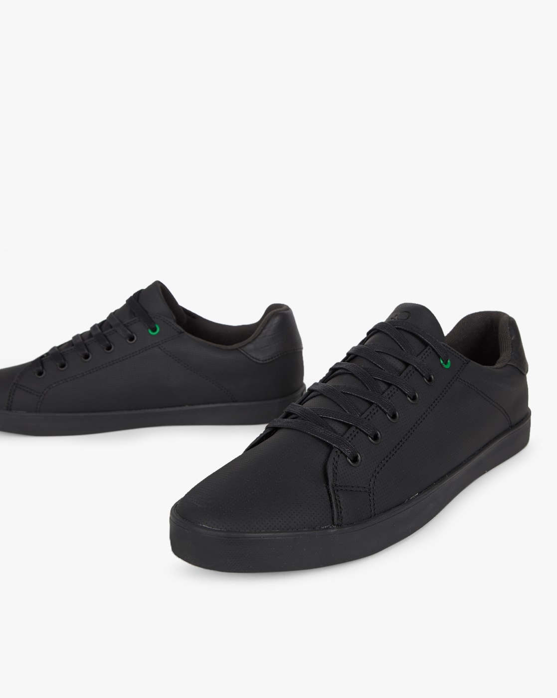 Benetton black sneakers online