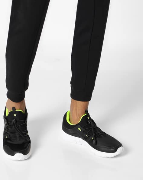 Sport Shoes with Toggle Closure