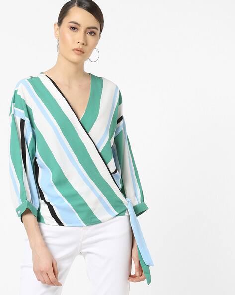 surplice neckline