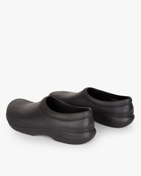 crocs for men ajio