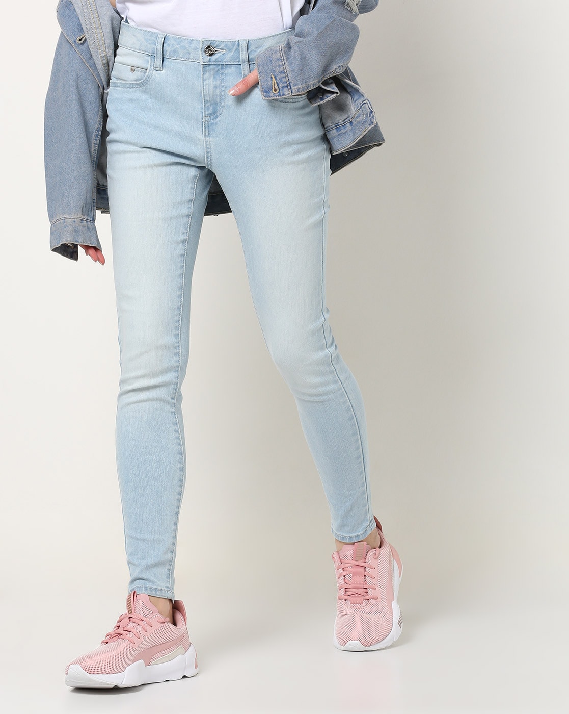 skinny fit blue jeans