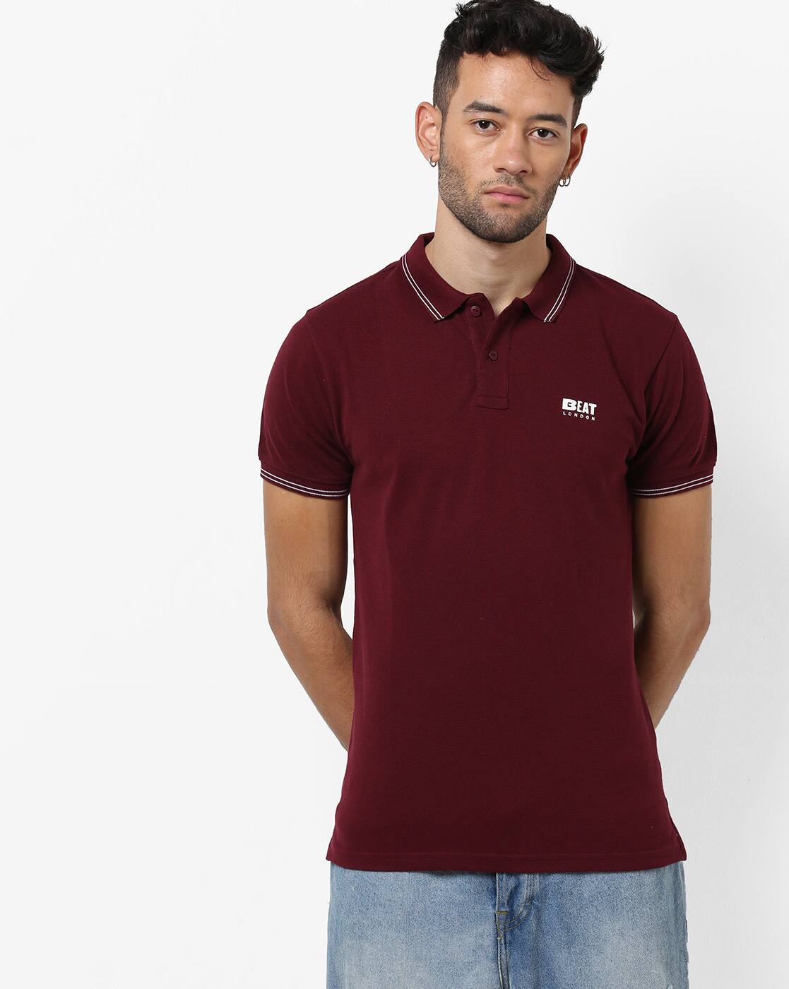 maroon t shirt with jeans