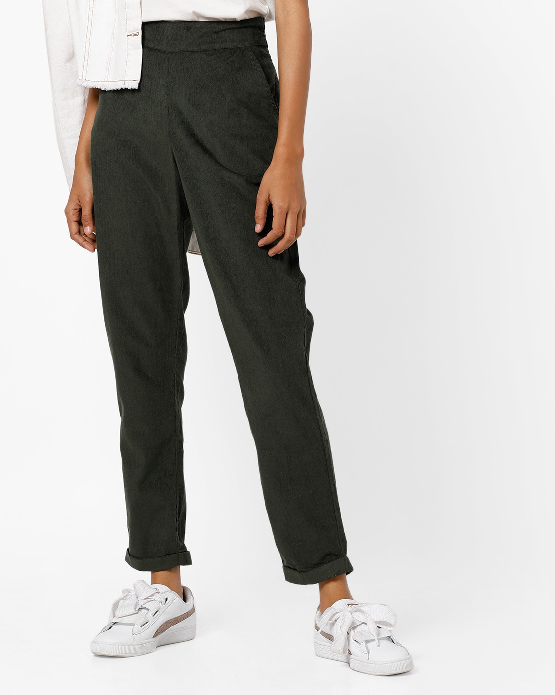 Monki slim fit corduroy trousers in green  Soft cord trousers with a slim  fit and high waist Made from an cotton blend with just a hi  Kläder  Stilar Hög midja