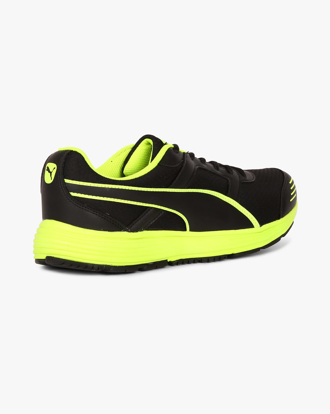 puma green sports shoes