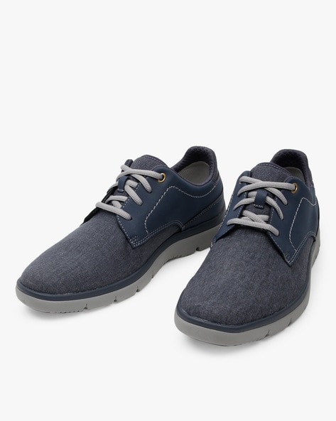 clarks canvas shoes mens