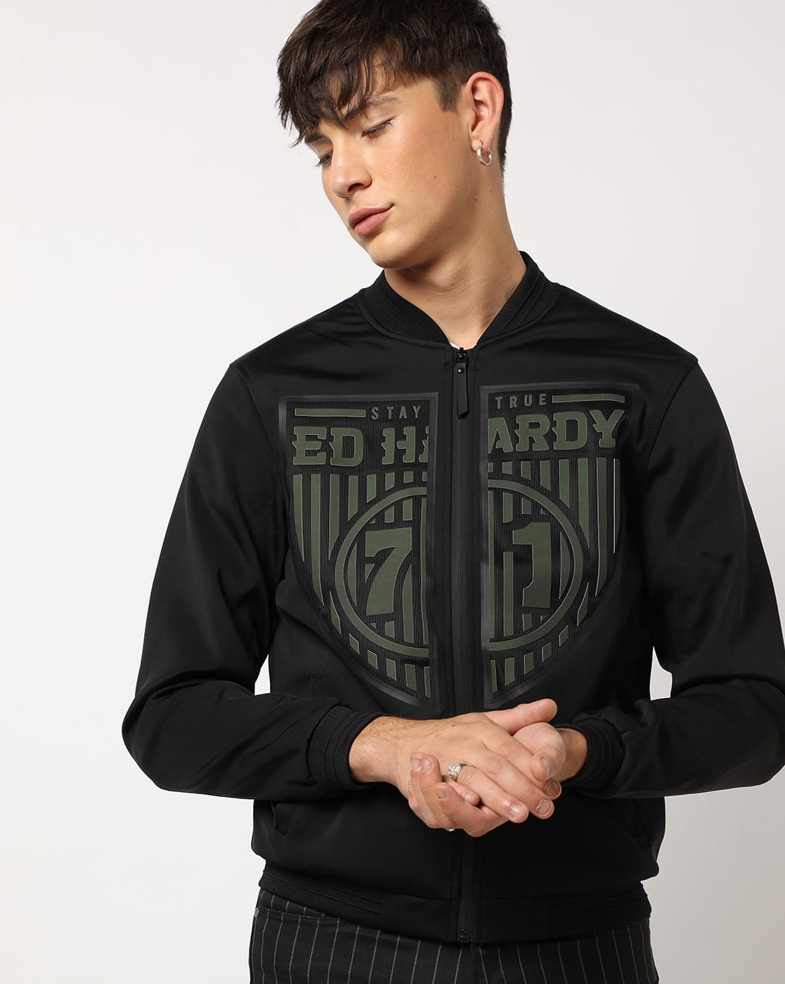 -1117Wx1400H-460235239-black-