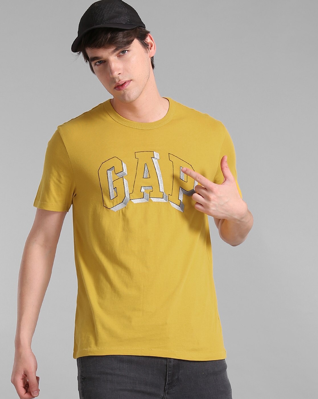 gap yellow shirt