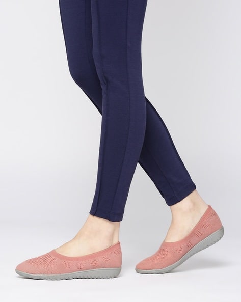 Knitted Flat Shoes with Contrast Sole (Image - 3)