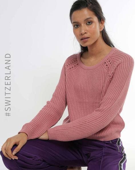 Ribbed Round-Neck Pullover
