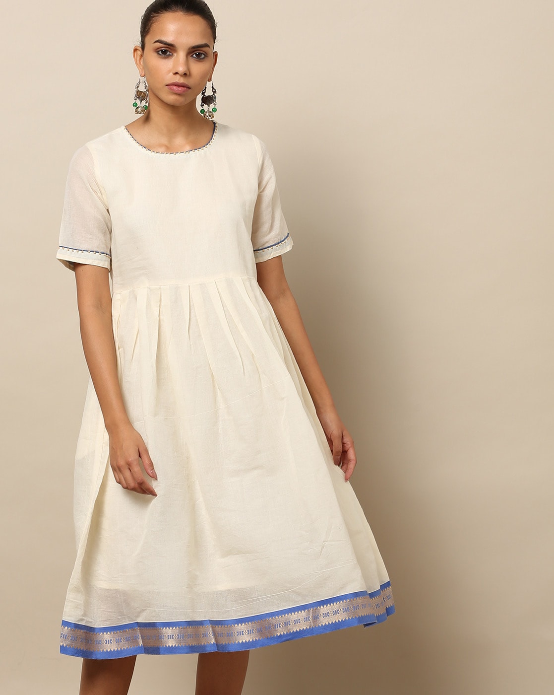 Girl Onam Dress: Over 130 Royalty-Free Licensable Stock Illustrations &  Drawings | Shutterstock