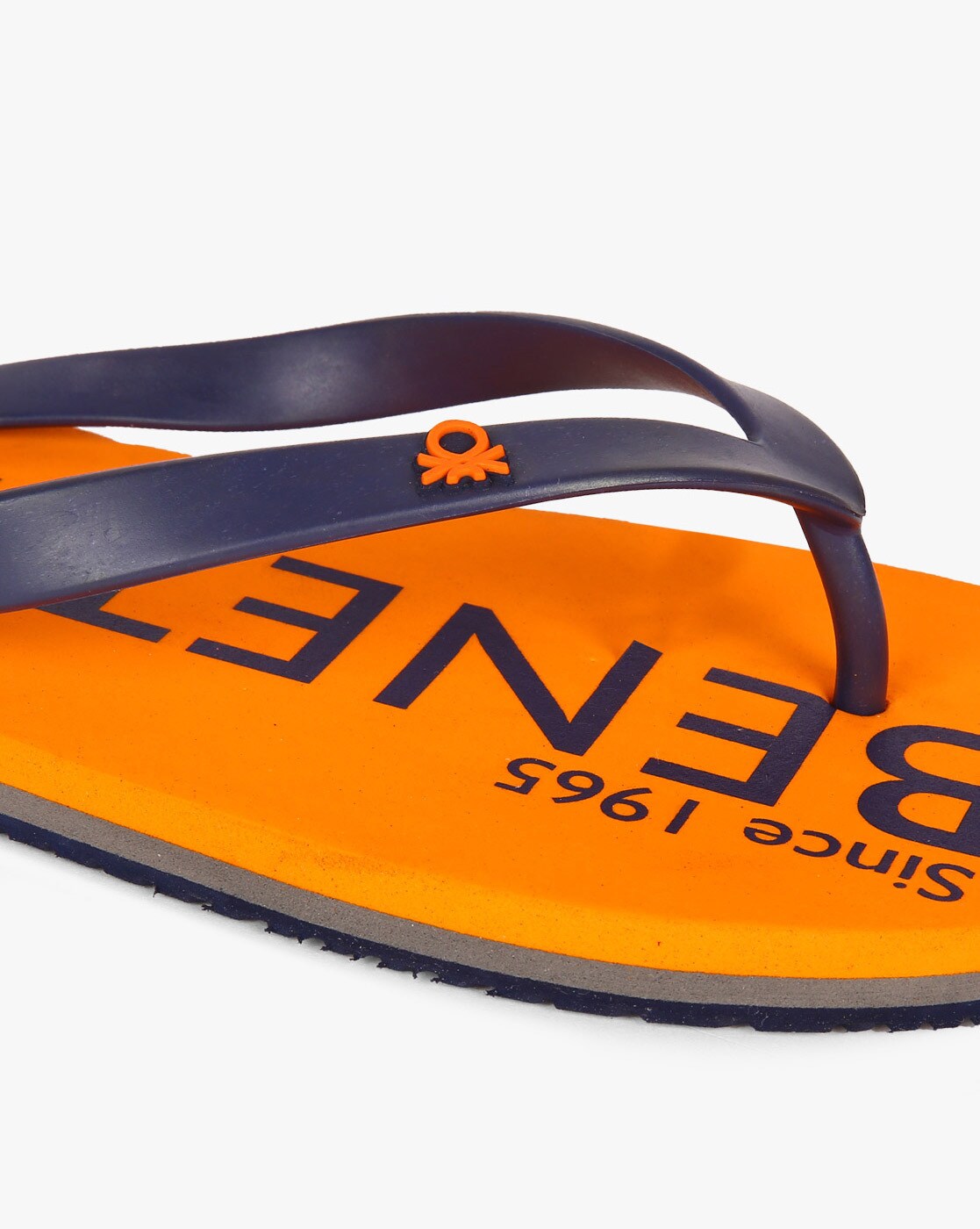 Marc fisher festa flip flop hot sale