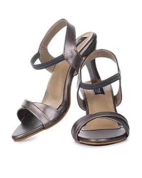 sapatos kitten heels