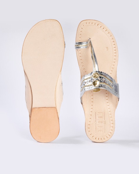 Silver on sale kolhapuri chappal