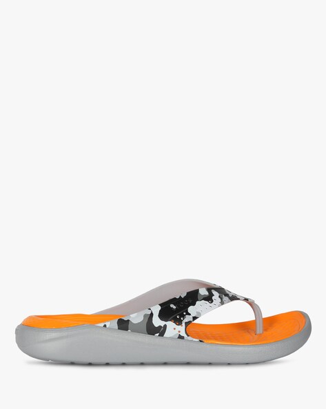 crocs thong style flip flops