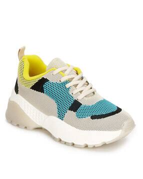 white shoes below 300 rupees