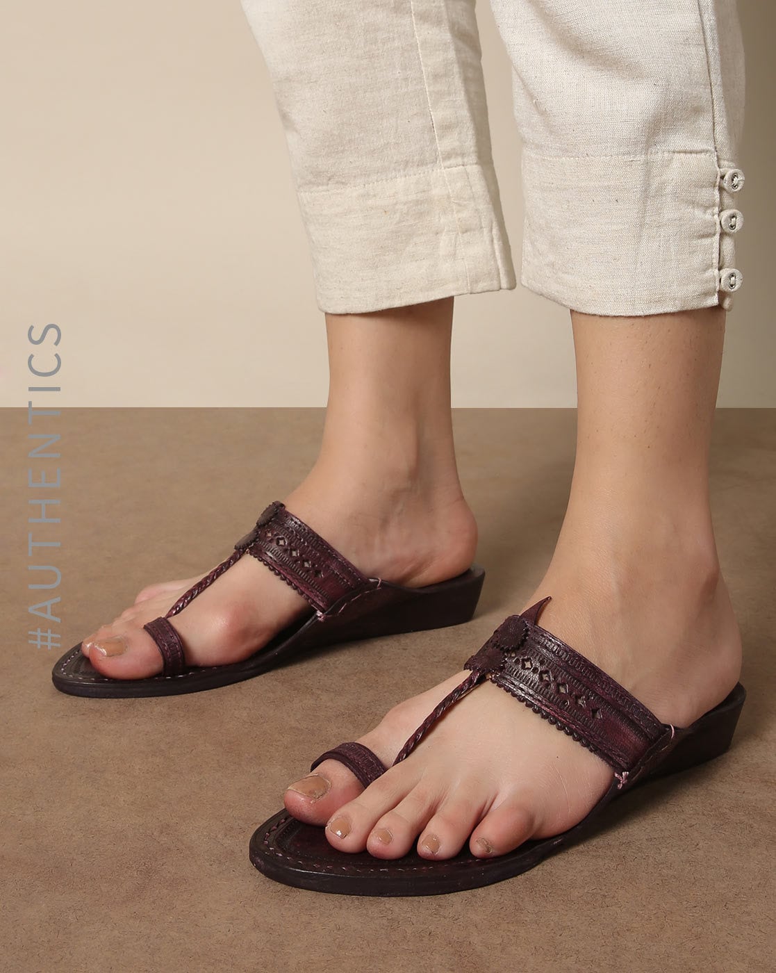 Share 84+ kolhapuri slippers online super hot
