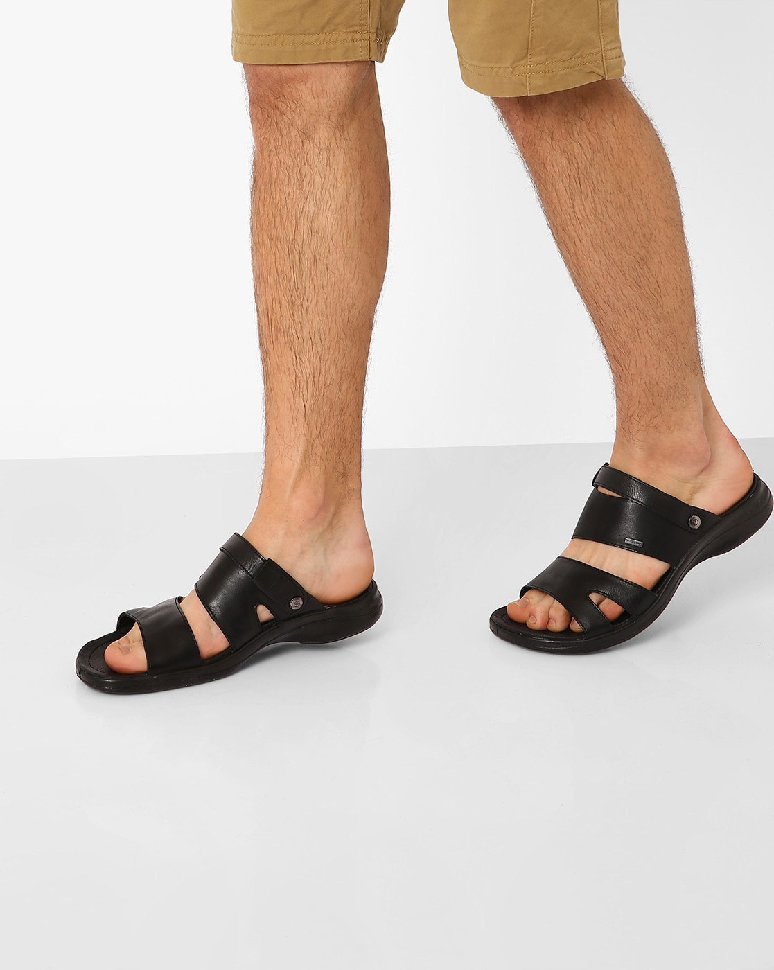 ajio woodland sandals