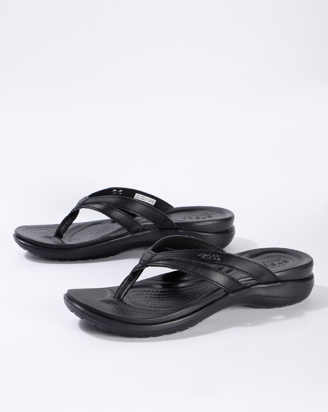 crocs strappy flip flops