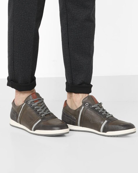 levis brown casual shoes