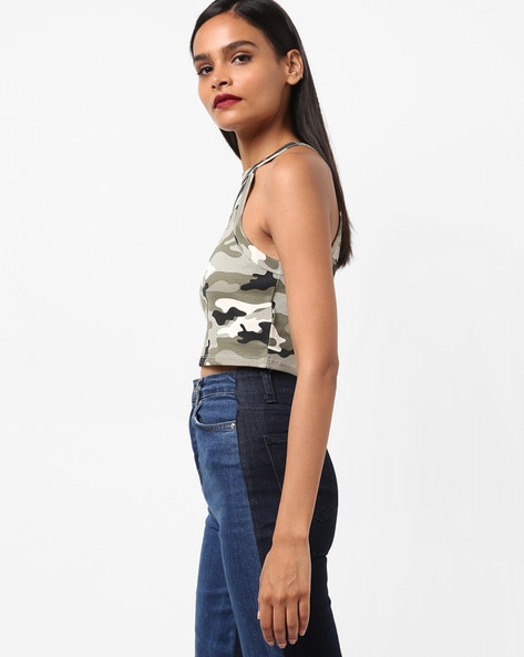 SLEEVELESS CAMO CROP TOP