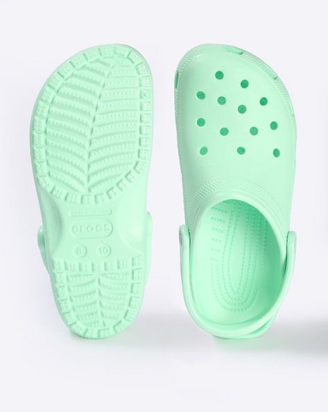 Pastel deals green crocs