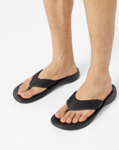 crocs with straps