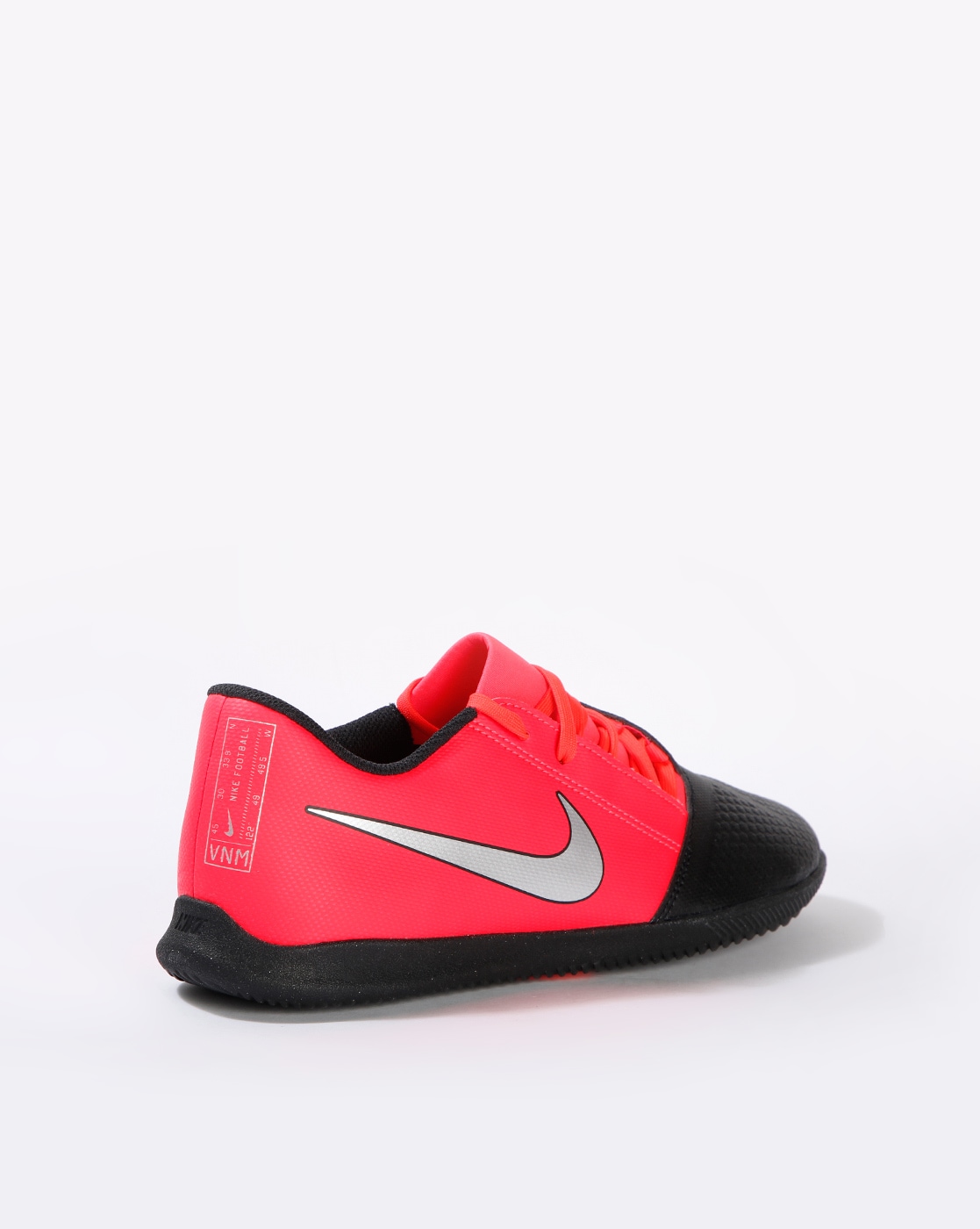 nike low top lace up sneakers