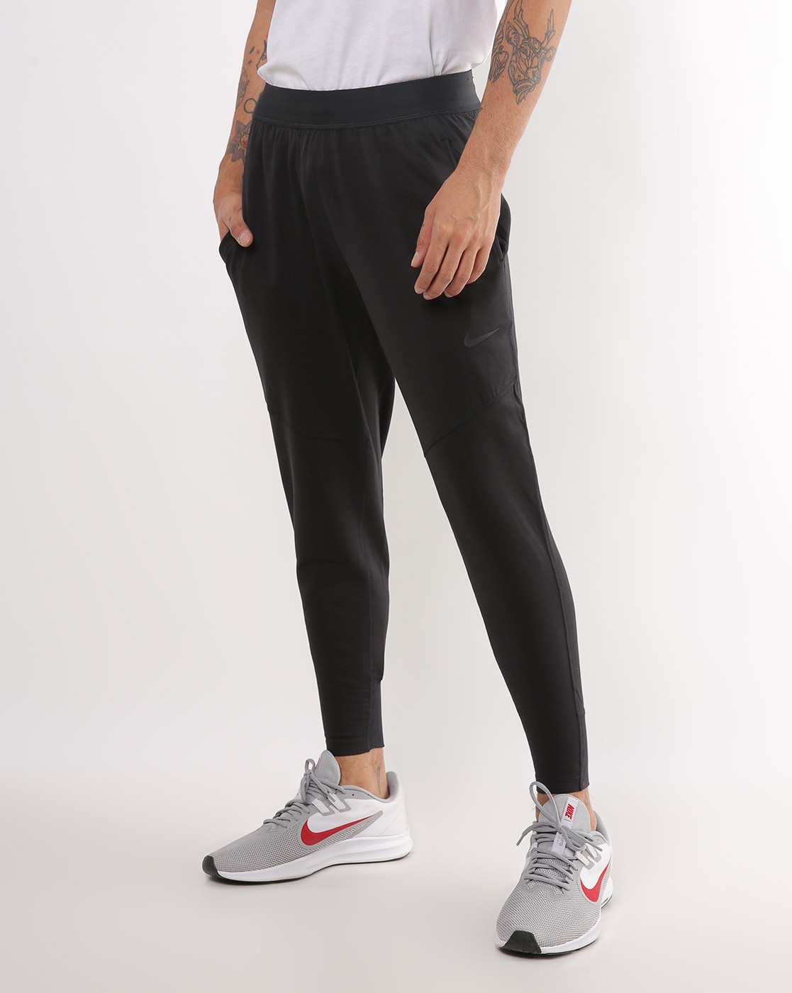 nike joggers with side pockets
