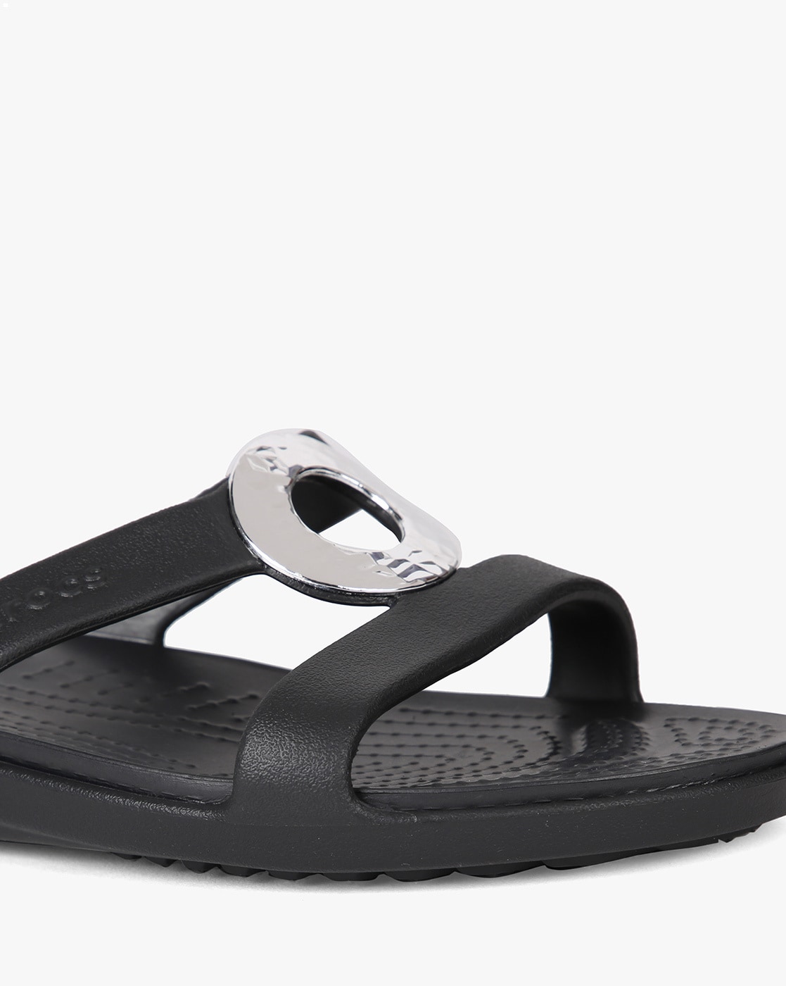 Crocs sanrah cheap hammered metallic sandal