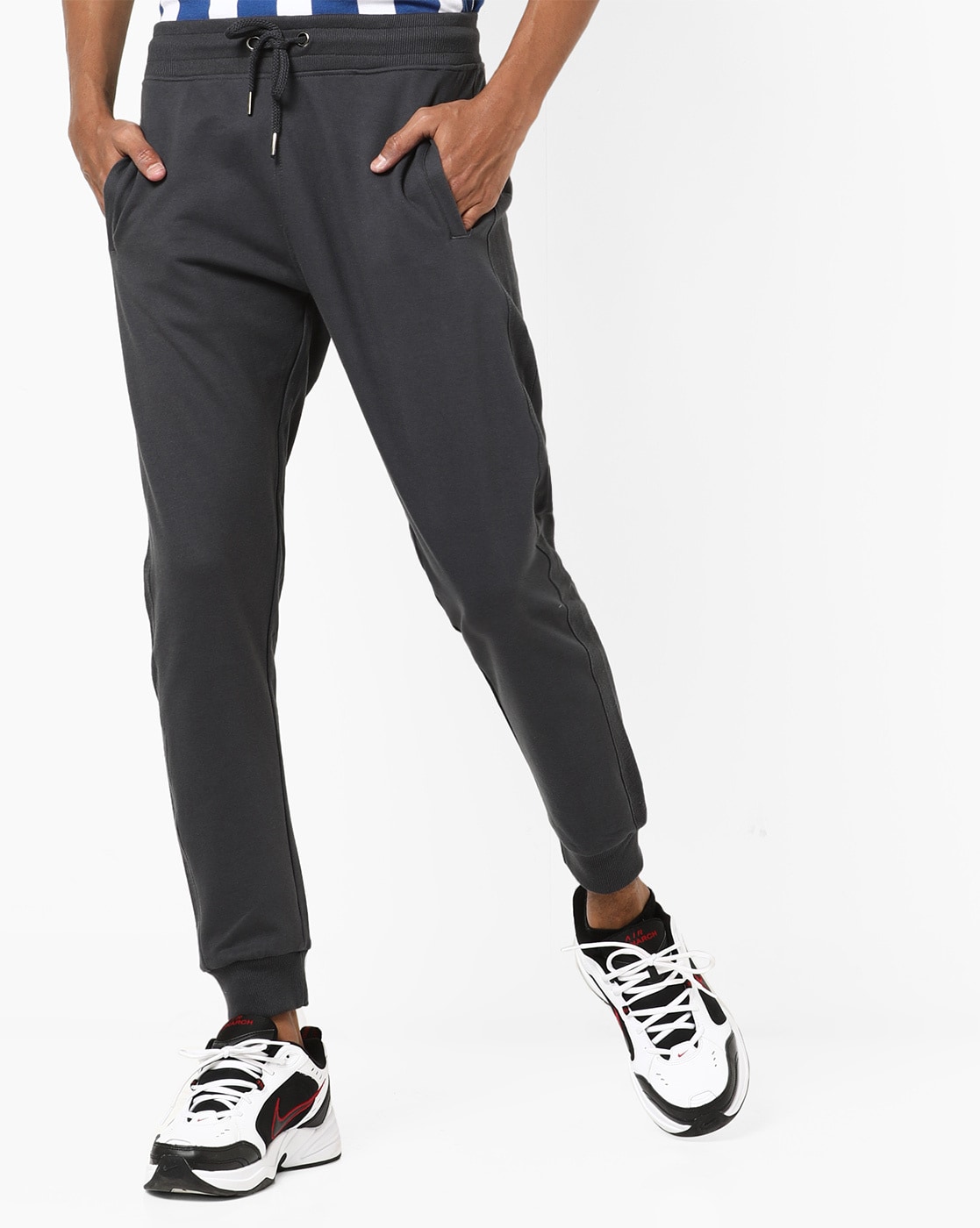 dark grey joggers mens outfit