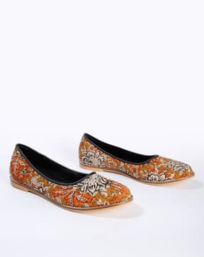 classic footwear