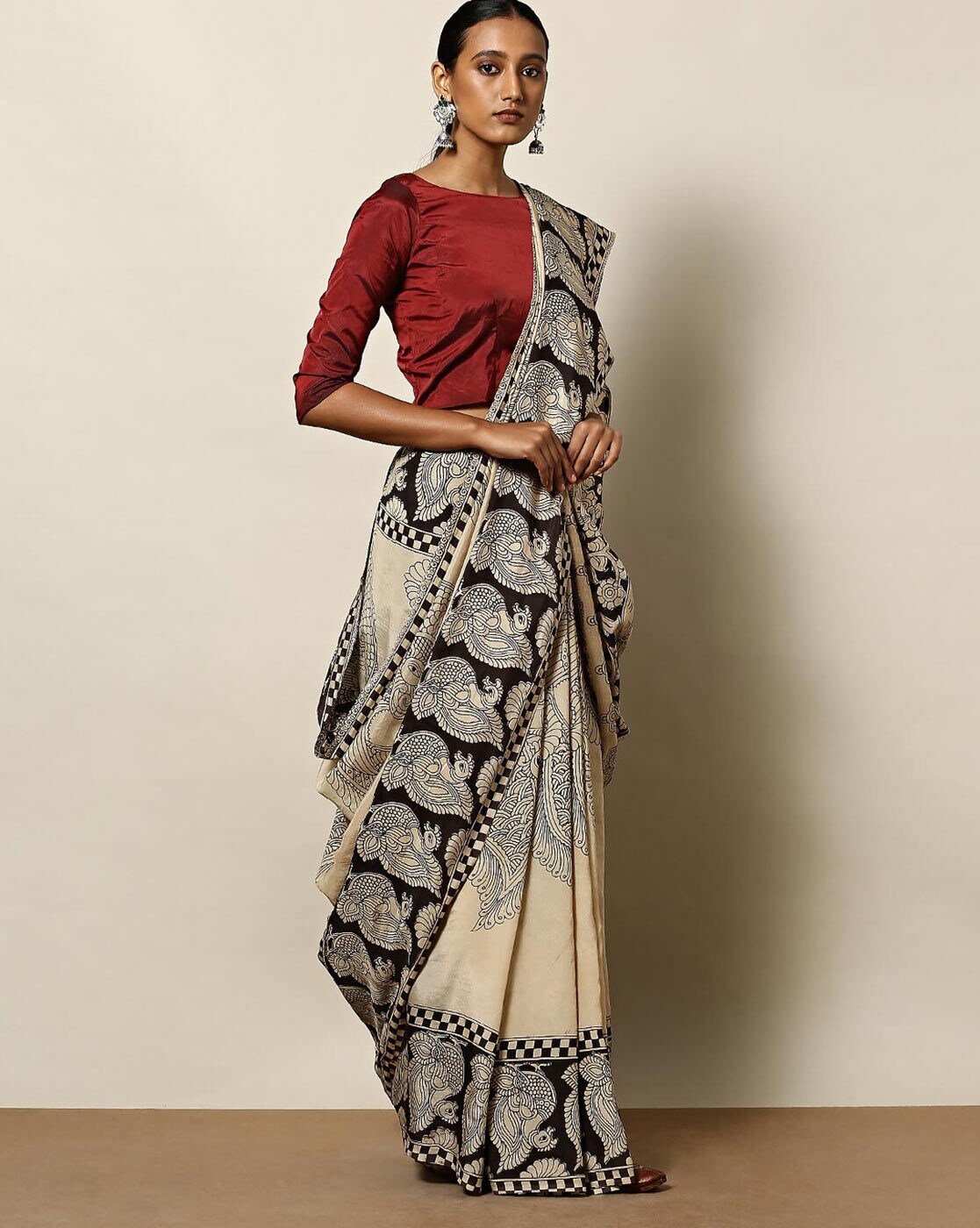 Buy Black Sarees for Women by Awriya Online | Ajio.com