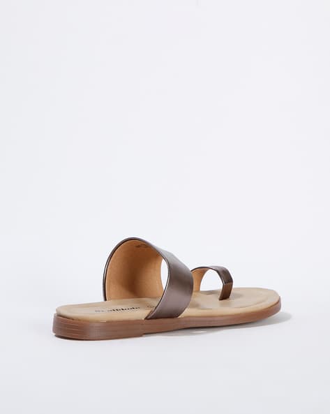 Toe-Ring Sandals with Glossy Straps (Image - 1)