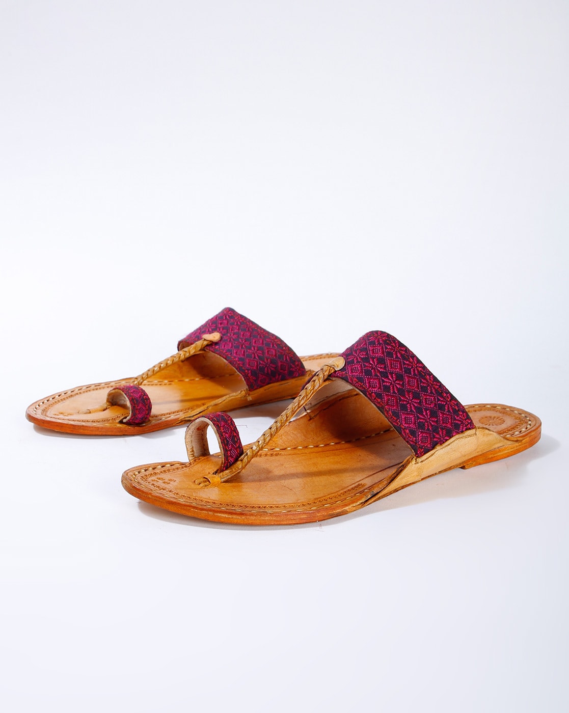 guess chappals