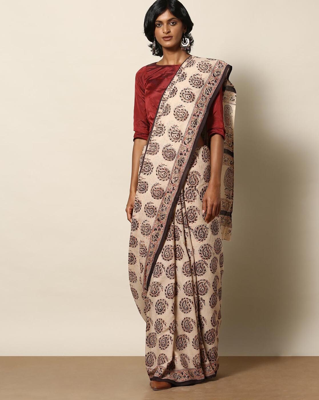 Buy Black Sarees for Women by Indethnic Online | Ajio.com