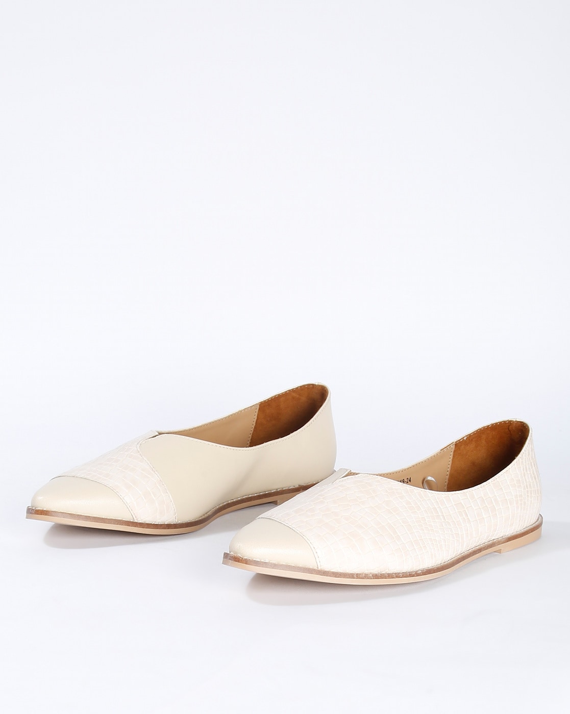 flat shoes cream