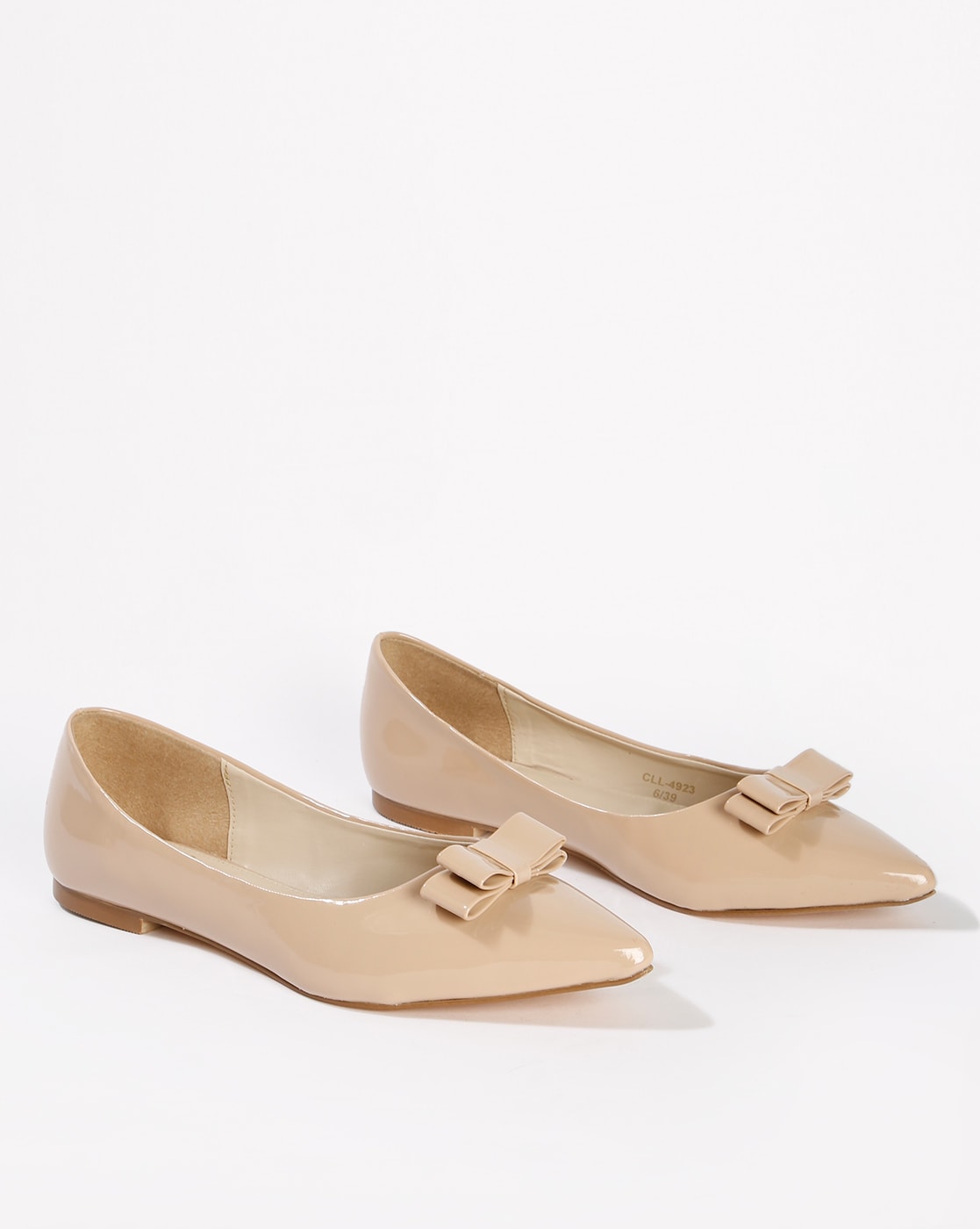 nude pointed flat shoes