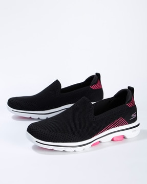 sketchers black and pink