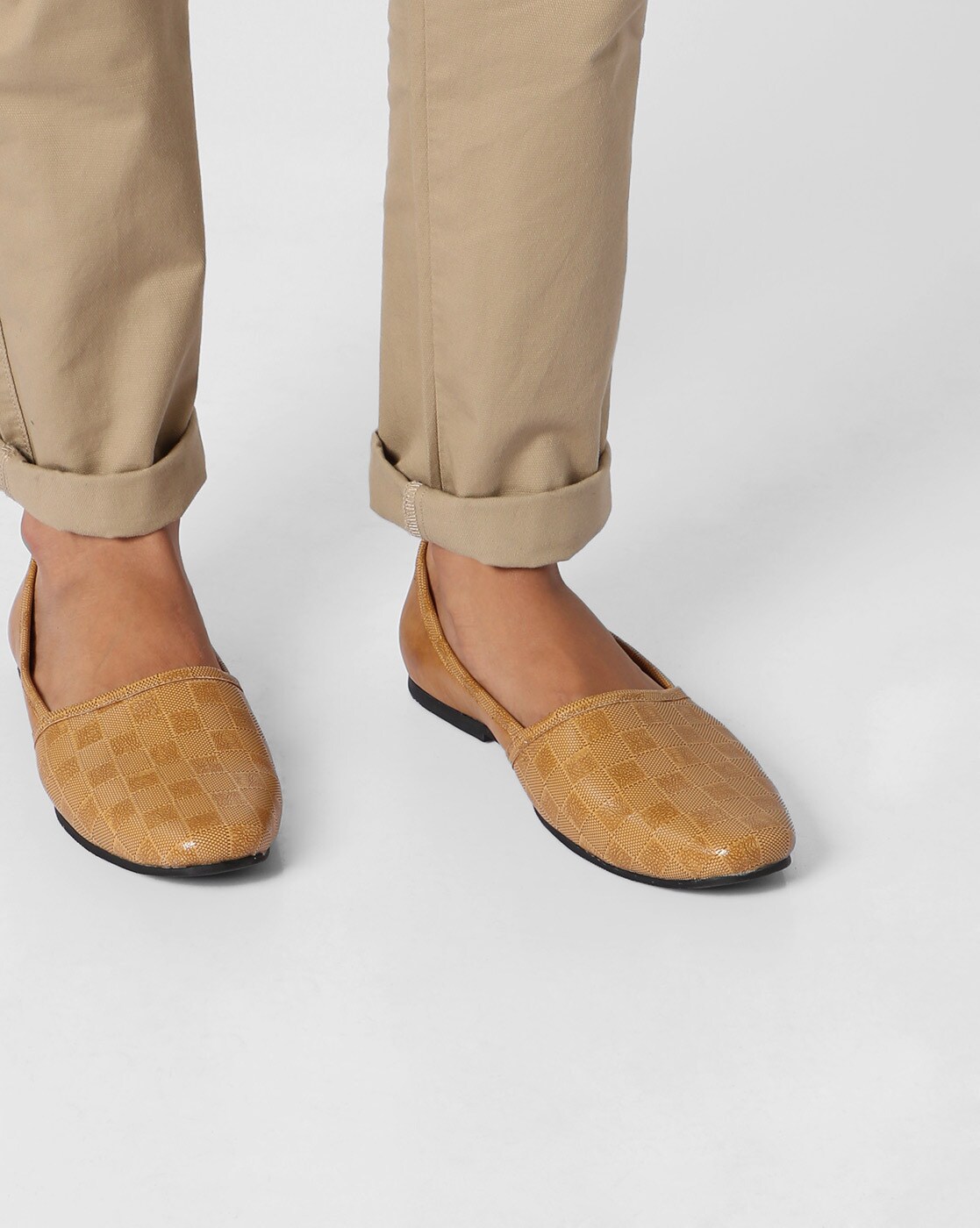 ajio nagra slip on shoes