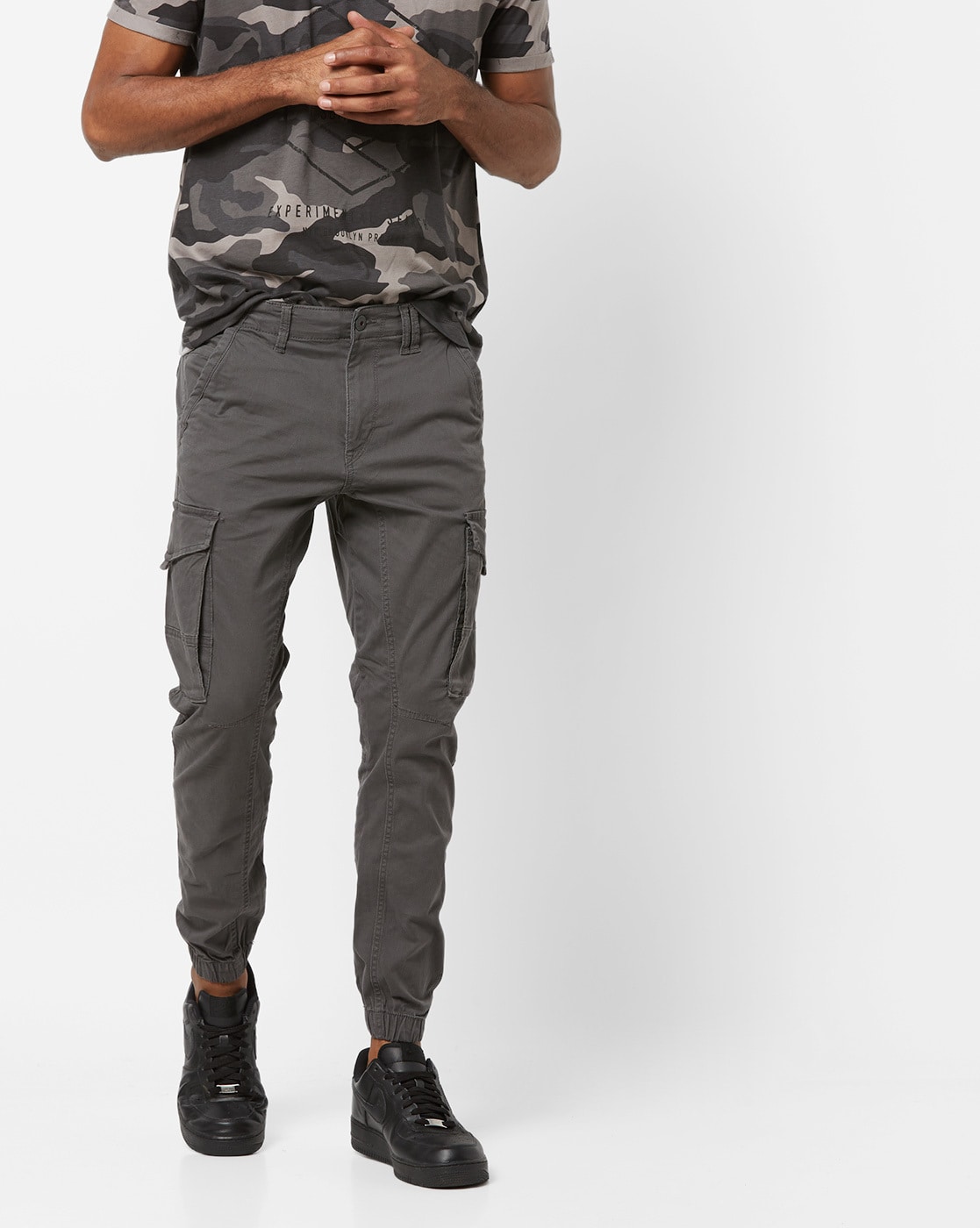 Tapered Fit Cargo trousers | Black | Jack & Jones®