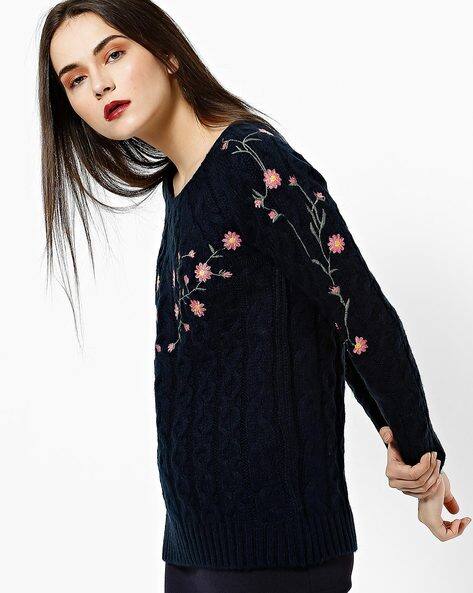 Floral Embroidered Textured Pullover Floral Embroidered Textured Pullover