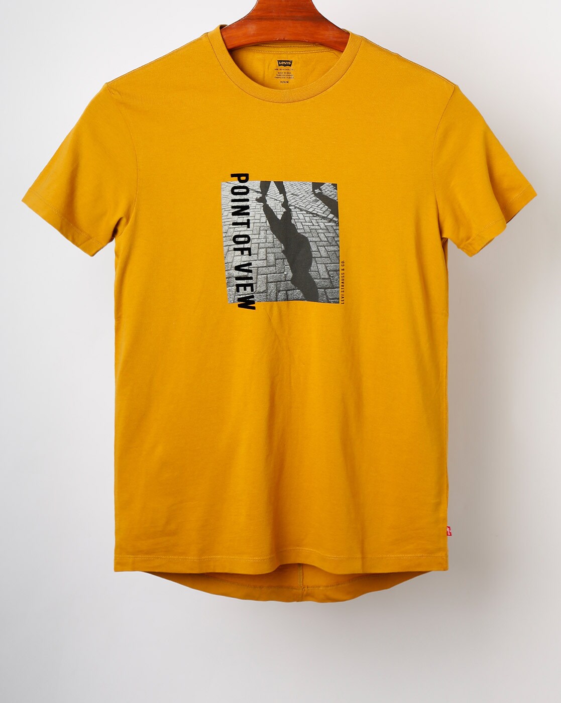 levis mustard t shirt