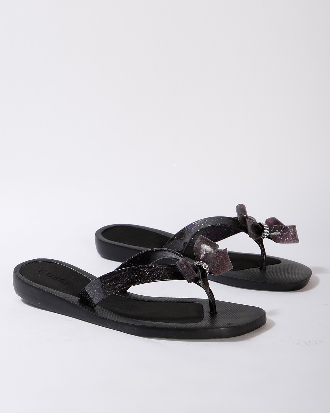 Guess black best sale flip flops