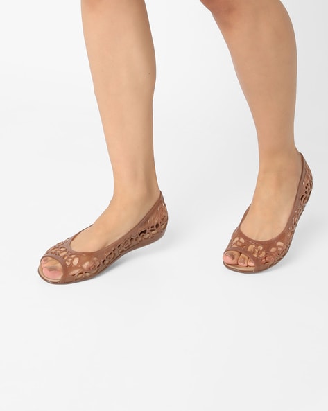 Flat Shoes for Women by CROCS Online 